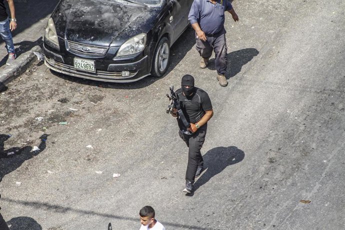 Un hombre enmascarado en la ciudad cisjordana de Yenín (Archivo)