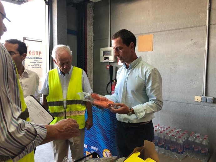 El presidente del Consell de Mallorca, Lloren Galmés, este martes durante una visita al Banco de Alimentos de Mallorca.