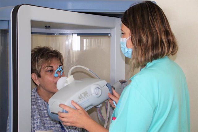 Archivo - Expertos alertan del riesgo de descompensación de enfermedades respiratorias por concentración de partículas