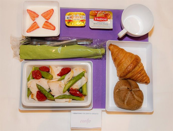 Archivo - Menú Premium de Renfe