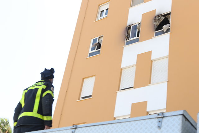 Incendio en la Barriada de la Paz, en Cádiz capital