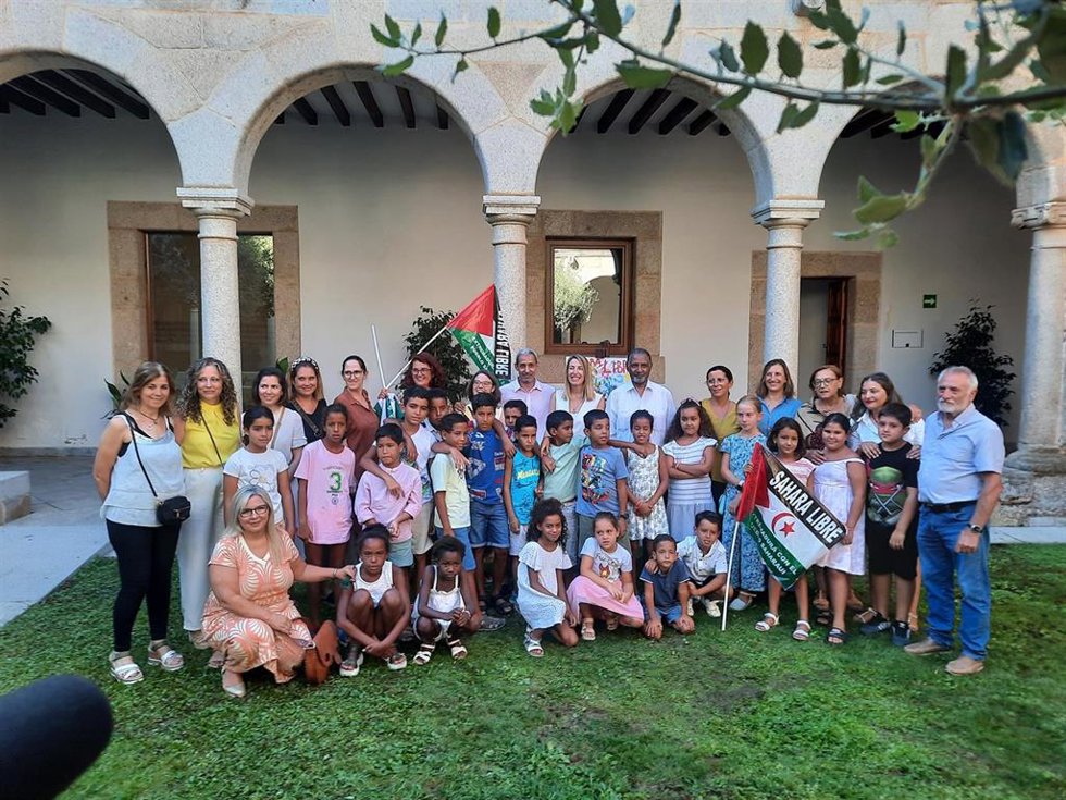 La presidenta de la Junta, María Guardiola, en su recepción a niños saharuis
