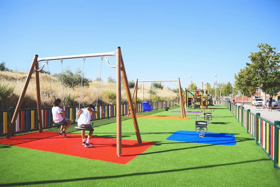 Parque infantil en la barria da de Plantonal de Vera.
