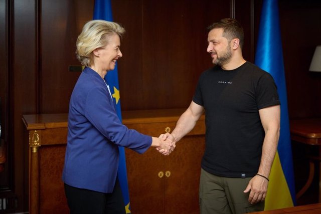 La presidenta de la Comisión Europea, Ursula von der Leyen, y el presidente de Ucrania, Volodimir Zelenski