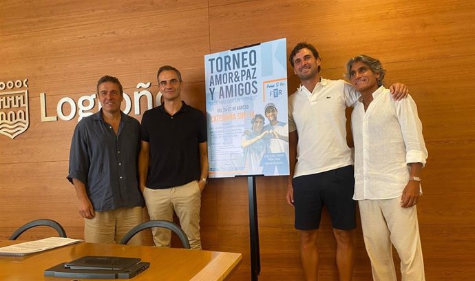 El concejal de Promoción de Logroño, Miguel Sainz, el presidente de la Federación Riojana de Tenis, Chuchi Ayala, y los directores del torneo, Marko Djokovic y Pepe Imaz.