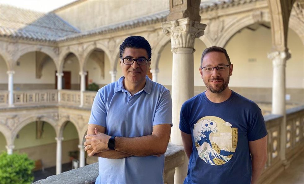 Los directores del curso 'Inteligencia artificial aplicada' de la UNIA, Andrés Ortiz García y Francisco Jesús Martínez Murcia.