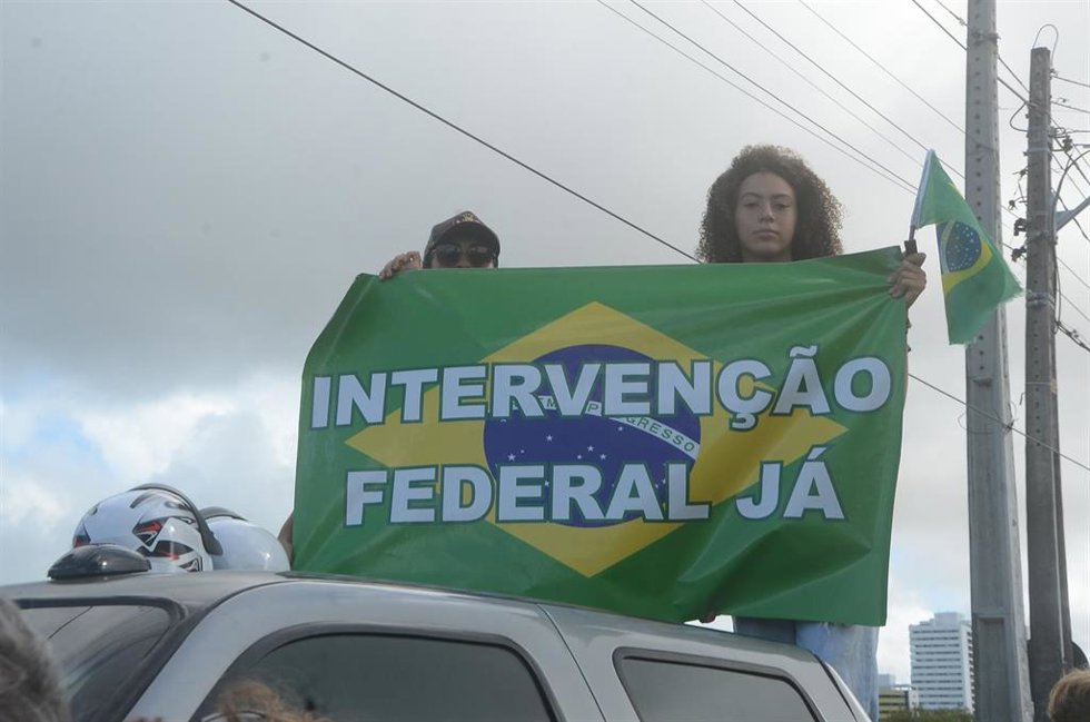 Archivo - Protesta de seguidores de Jair Bolsonaro exigiendo un golpe militar tras las elecciones de 2022.