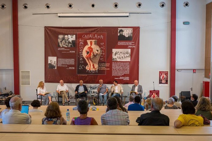 El conseller Joaquim Nadal interviene en la Universitat Catalana d'Estiu (UCE) en Prades (Francia)