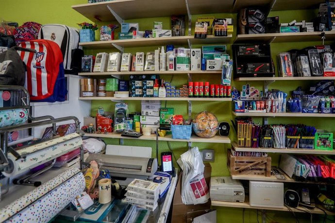 Archivo - Material escolar en la librería-papelería 'Zepol', a una semana del inicio del curso escolar en algunas comunidades autónomas.
