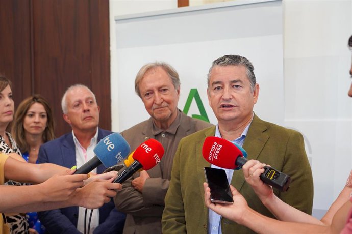 El consejero de la Presidencia, Antonio Sanz, este martes en declaraciones a los medios.