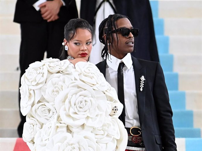 Archivo - Rihanna Y A$AP Rocky Posan En La Met Gala 2023