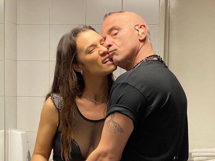 Dalila Gelsomino junto a Eros Ramazzotti