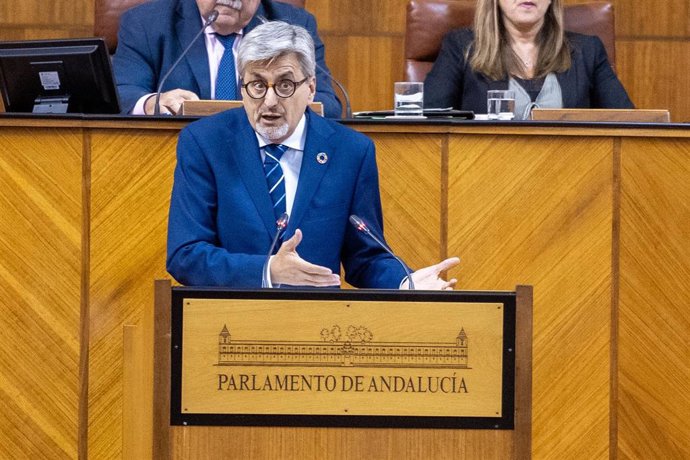 Archivo - El diputado del PSOE-A, José Aurelio Aguilar, en una imagen de archivo en el Parlamento de Andalucía.