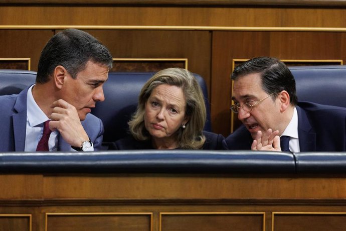 Archivo - El presidente del Gobierno, Pedro Sánchez; la vicepresidenta primera y ministra de Asuntos Económicos y Transformación Digital, Nadia Calviño y el ministro de Asuntos Exteriores, Unión Europea y Cooperación, José Manuel Albares