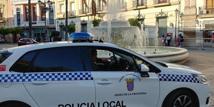 Archivo - Coche de la Policía Local de Jerez (Cádiz).