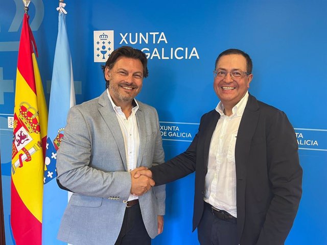 El secretario xeral da Emigración, Antonio Rodríguez Miranda, con el director de Acción Exterior del Gobierno de Castilla y León, Fernando Rojizo Ballestero.