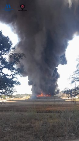 Incendio en la balsa de decantación de materia orgánica de una planta de biogás en Campillos.