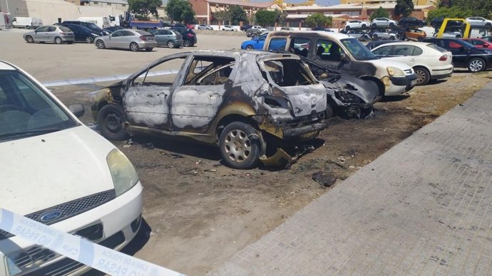 Vista de los vehículos calcinados.