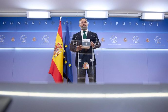 El líder de VOX, Santiago Abascal, durante una rueda de prensa, en el Congreso de los Diputados, a 22 de agosto de 2023, en Madrid (España).