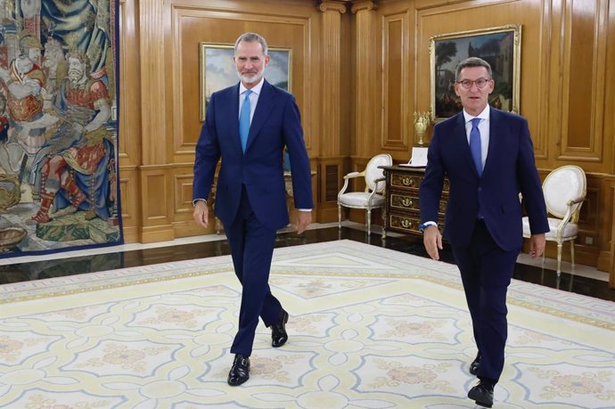 El Rei Felipe VI rep al líder del PP, Alberto Núñez Feijóo, en el Palau de la Zarzuela