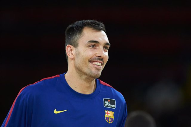 Archivo - Pierre Oriola of FC Barcelona looks on during the Liga Endesa match between Coosur Real Betis and FC Barcelona Baloncesto at San Pablo Pavilion on October 10, 2021 in Sevilla, Spain.