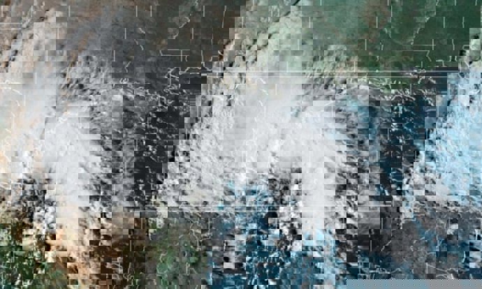 La tormenta 'Harold' toca tierra en Texas