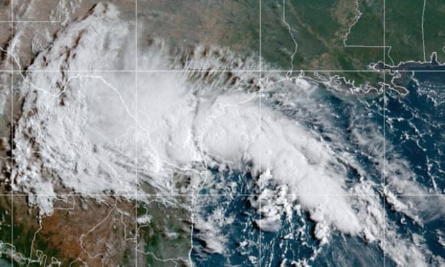 La tormenta 'Harold' toca tierra en Texas
