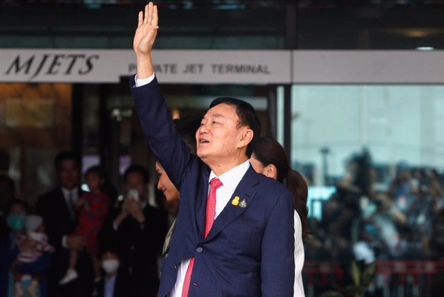 El ex primer ministro de Tailandia Thaksin Shinawatra regresa al país tras 16 años de exilio
