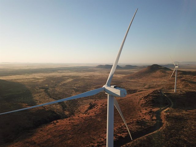 The Wind turbines of the De War Wind Power Project operated by CHN Energy Longyuan South Africa photographed on Aug.10 in De Car, Cape Town of South Africa.(Xinhua/Dong Jianghui)