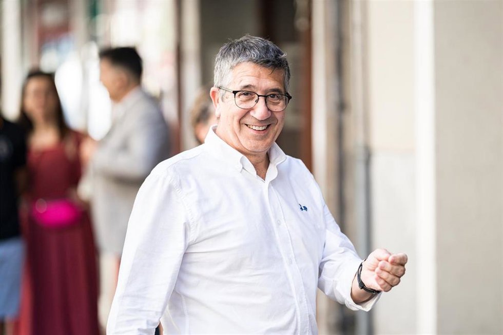 El portavoz del PSOE en el Congreso de los Diputados, Patxi López, sale de la reunión de la Ejecutiva Federal del PSOE en la sede del partido, a 16 de agosto de 2023, en Madrid (España). Tras la reunión, el presidente del Gobierno en funciones y secret