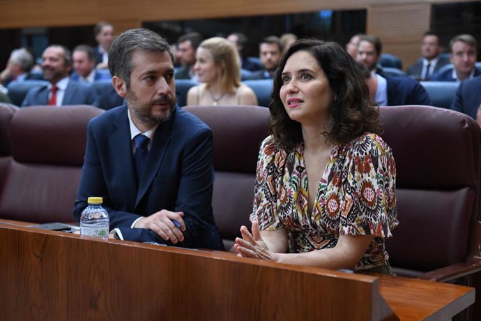 Archivo - El consejero de Presidencia, Justicia y Administración Local, Miguel Ángel García, y la presidenta de la Comunidad de Madrid y del PP de Madrid, Isabel Díaz Ayuso, durante una sesión plenaria en la Asamblea de Madrid, a 13 de julio de 2023
