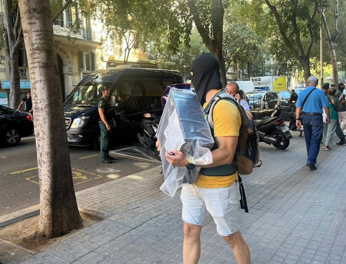 La Gurdia Civil en un operatiu contra el trnsit de drogues i el crim organitzat a Barcelona