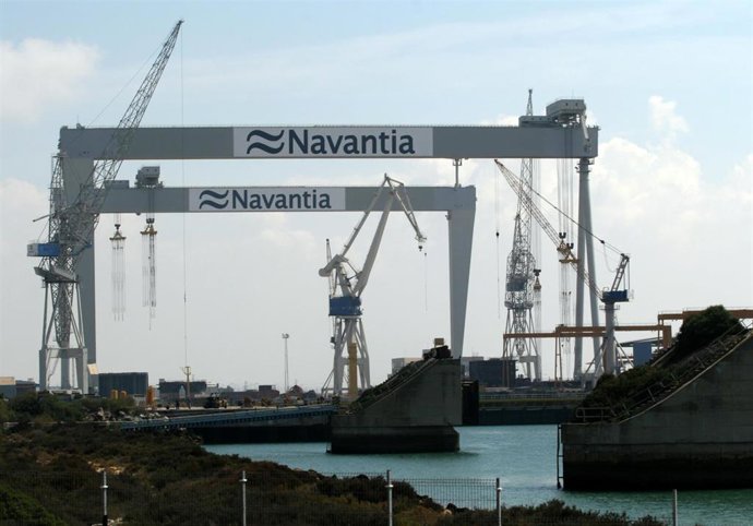 Archivo - Instalaciones en los astilleros de la empresa pública Navantia, en la bahía de Cádiz 
