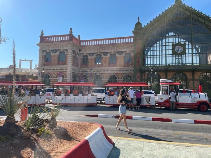 Ciudadanos a bordo del tren turístico demandan servicios ferroviarios dignos para Almería