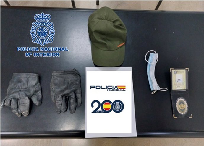 Efectos intervenidos al suplantador de agente de la Policía Local