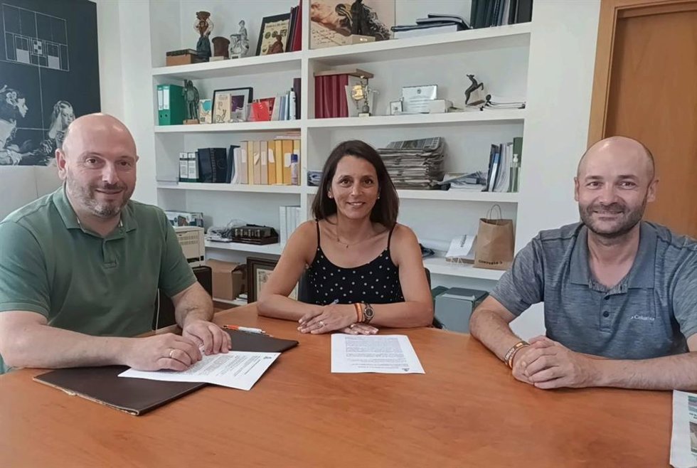 Los alcaldes de Laredo y Bezana firman un acuerdo de colaboración, para hacer uso común de sus bolsas de empleo
