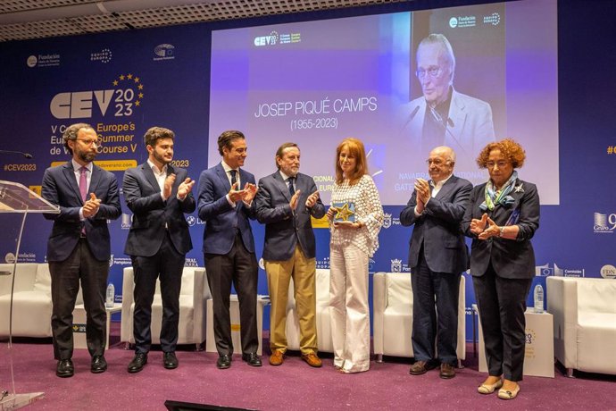 La Entrega Del I Premio Internacional Navarra Puerta De Europa A Título Póstumo A Josep Piqué, Ex Ministro De Exteriores, Abre En Pamplona La V Edición De Los Cursos Europeos De Verano.