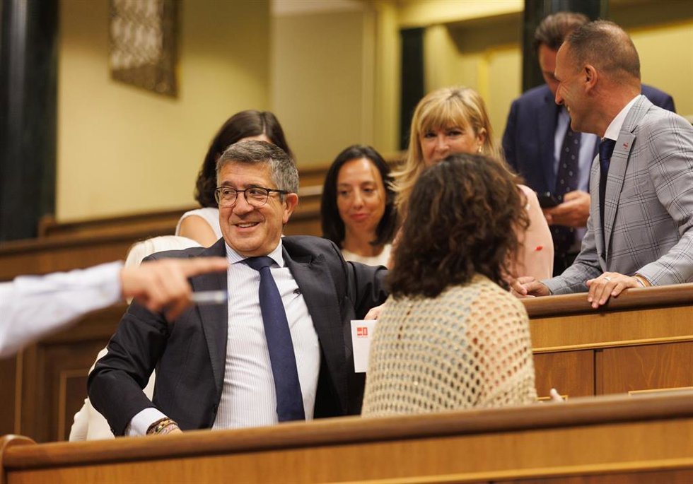 El portavoz del PSOE en el Congreso, Patxi López, antes de comenzar la Sesión Constitutiva de la XV Legislatura en el Congreso de los Diputados, a 17 de agosto de 2023, en Madrid (España). El Congreso de los Diputados y el Senado surgidos de las eleccio