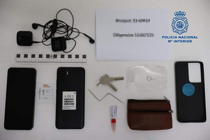 Nota De Prensa: "La Policía Nacional Detiene A Tres Individuos Cuando Trataban De Forzar El Acceso A Un Bloque De Pisos Del Barrio De Buenavista"