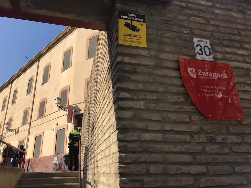 Archivo - Entrada del albergue de Zargoza