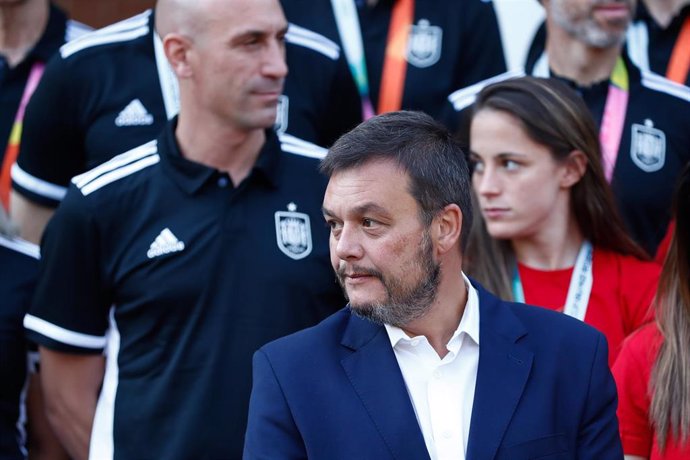 El presidente del CSD, Víctor Francos, en la recepción en Moncloa a la selección femenina. 