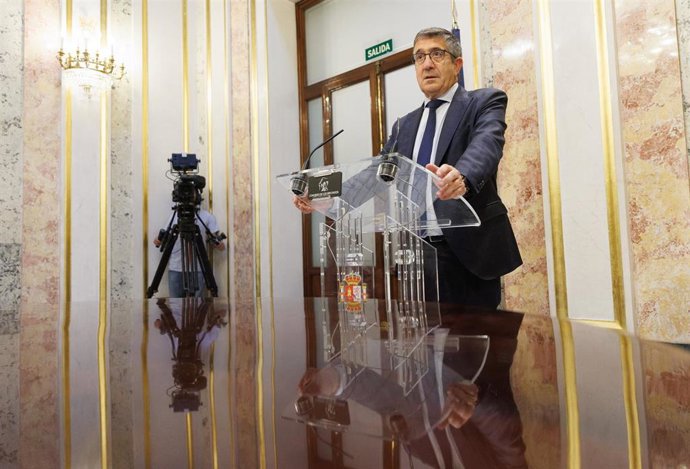 El portavoz del PSOE en el Congreso, Patxi López, durante la Sesión Constitutiva de la XV Legislatura en el Congreso de los Diputados, a 17 de agosto de 2023, en Madrid (España). Los diputados de la formación han llegado a la Cámara Baja tras celebrar u