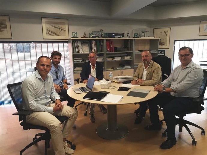 El teniente de alcalde de Movilidad y Polígonos Industriales de Cort, Toni Deudero, en la reunión con responsables de Enagás Renovables y Power to Green Hydrogen