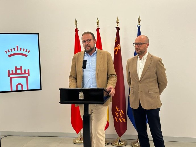 Los concejales del PP José Guillén y José Francisco Muñoz en una rueda de prensa