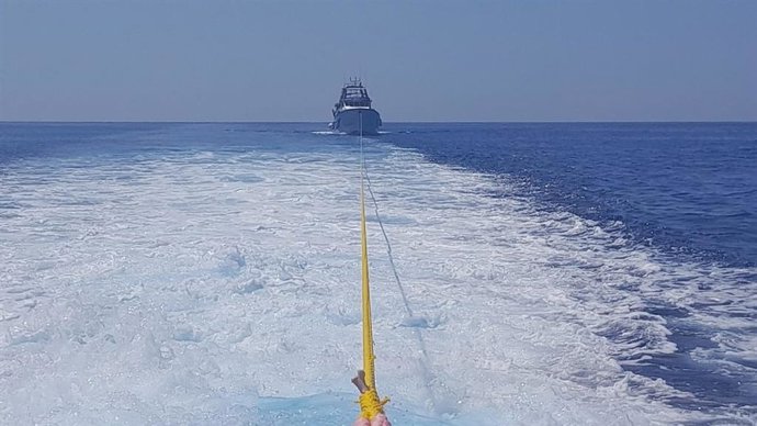 Salvamento Marítimo remolca una embarcación sin timón en Sóller