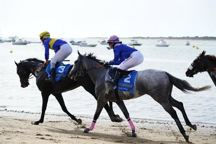Carreras de caballos en la playa de Sanlúcar de Barrameda  durante el primer ciclo, celebrado del 10 al 12 de agosto