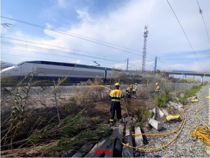 Interrumpida la circulación entre Arbo (Tarragona) y Sant Vicen de Calders (Barcelona) por un incendio