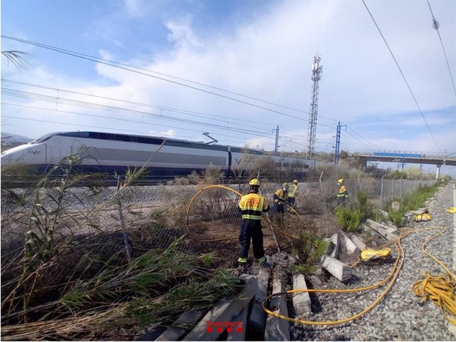 Interrompuda la circulació entre Arboç (Tarragona) i Sant Vicenç de Calders (Barcelona) per un incendi