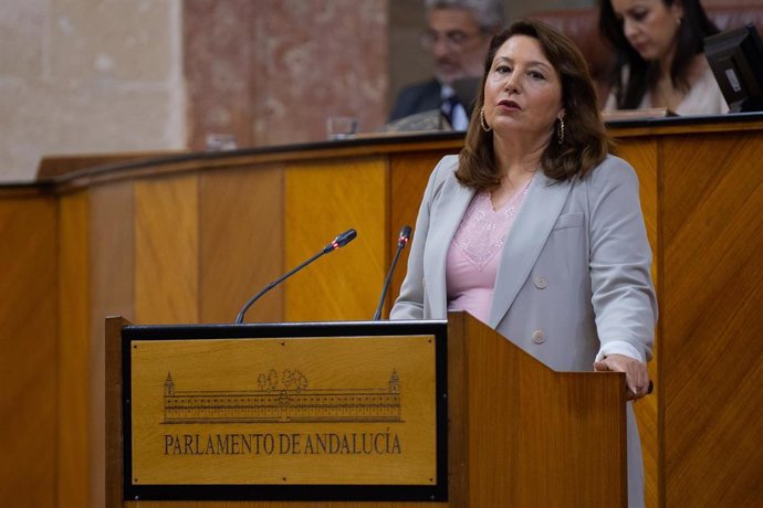 Archivo - La consejera de Agricultura, Agua y Desarrollo Rural, Carmen Crespo Díaz, en una intervención en el Pleno del Parlamento andaluz. Archivo.