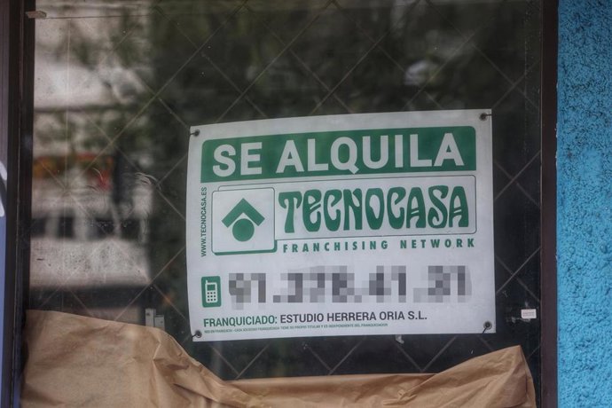 Un cartel de "se alquila"